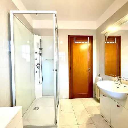 Apartment Spacious Hub, Cagliari,quartu Sant'elena, Sardegna *